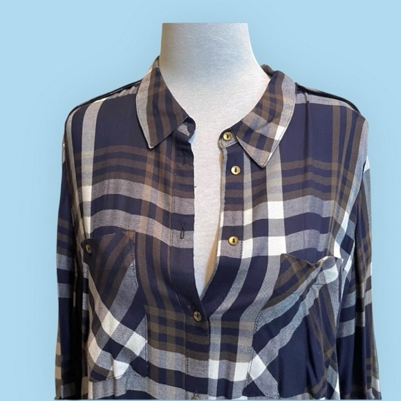 Dynamite Women’s Plaid Shirt Size Large Navy, Brown, Black & White Rayon - Picture 4 of 11